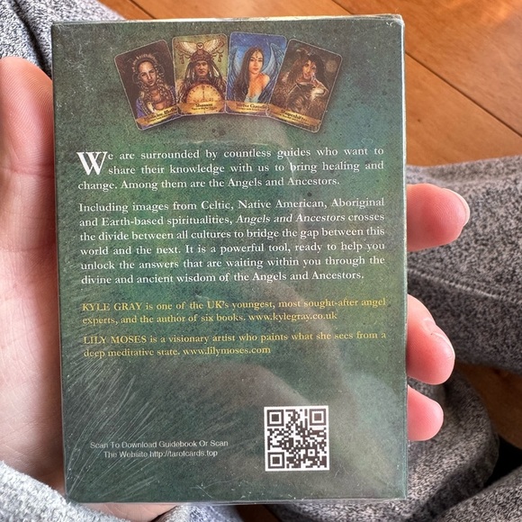 Angels and Ancestors Oracle Cards - Brown and Green - Picture 2 of 3